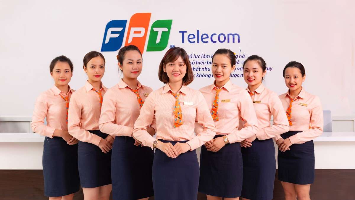hình ảnh nhân viên dịch vụ khách hàng FPT telecom