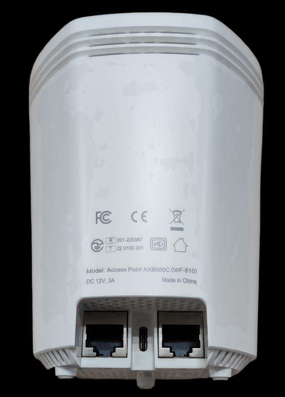 Mặt sau Access Point AX8000C với cổng WAN 2.5 Gbps cổng LAN 1 Gbps và cổng USB-C cấp nguồn