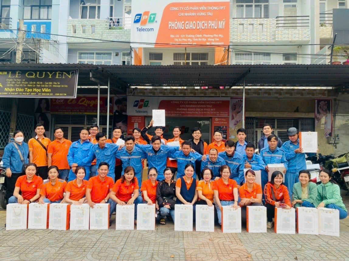 Đội ngũ nhân viên kỹ thuật và kinh doanh FPT Telecom Chi nhánh Vũng Tàu tại Phòng Giao Dịch Phú Mỹ, TX. Phú Mỹ, Bà Rịa – Vũng Tàu